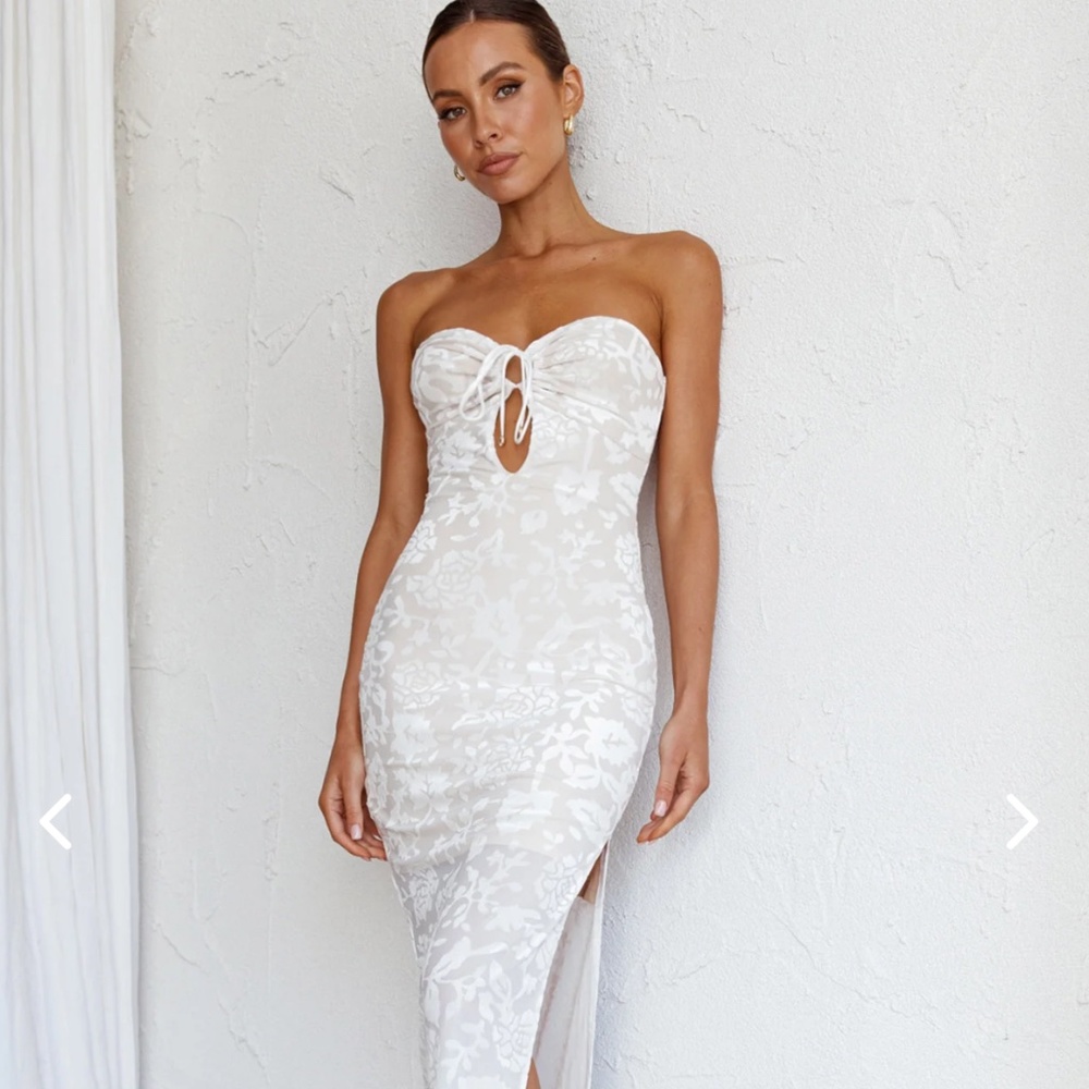 Sing to me keyhole bodice dress